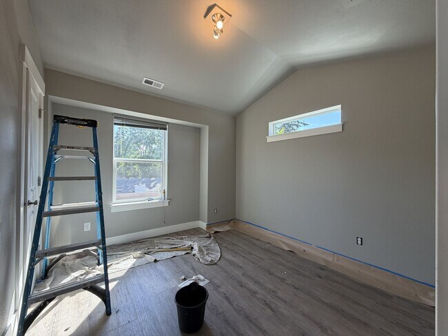 Building Photo - 13214 NE Glisan St