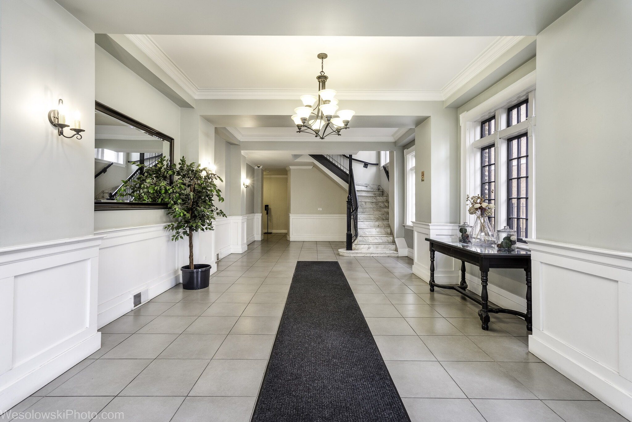 building hallway - 4144 N Sheridan Rd