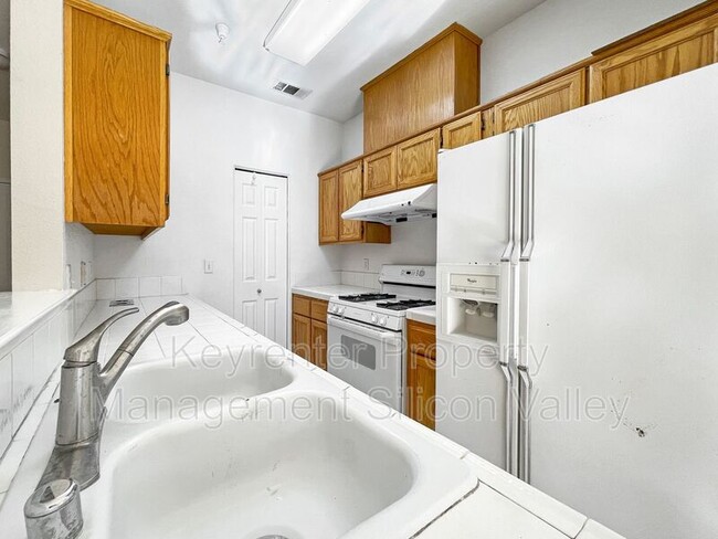 Building Photo - 603 Morning Star Dr