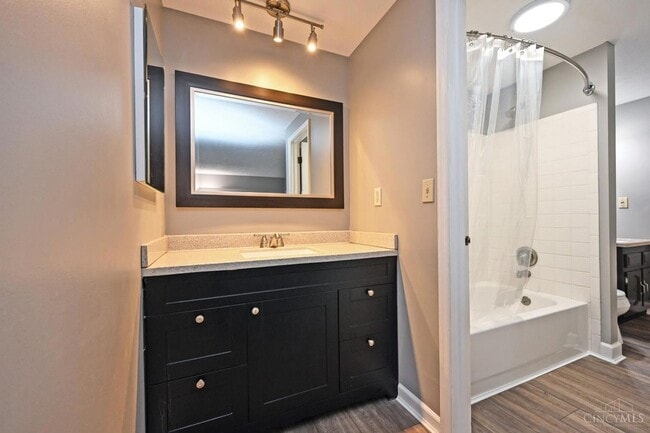 Building Photo - 920 Woodlyn Dr N