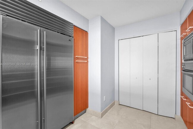 Building Photo - 1331 Brickell Bay Dr