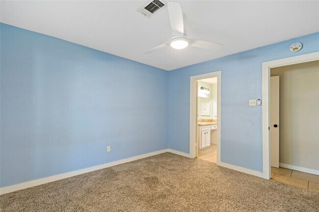 Building Photo - 4518 N Heron Dr