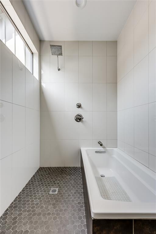 Building Photo - 2709 E 14th St