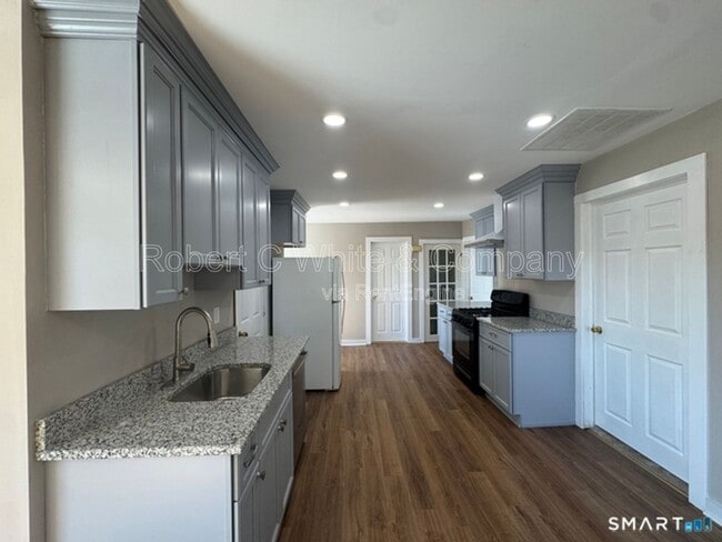 Building Photo - 96 Fulton St