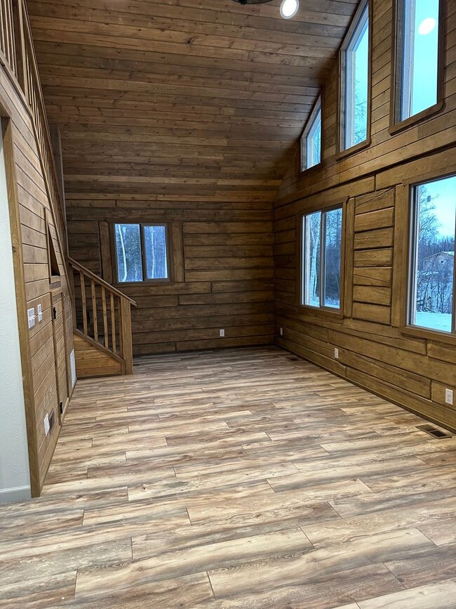 Building Photo - Sign new lease for February and save 1/2 a...
