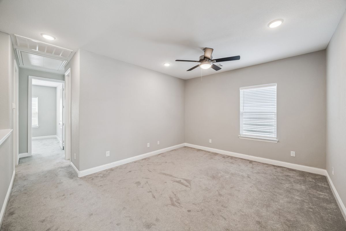 Building Photo - 5443 Camaguey St