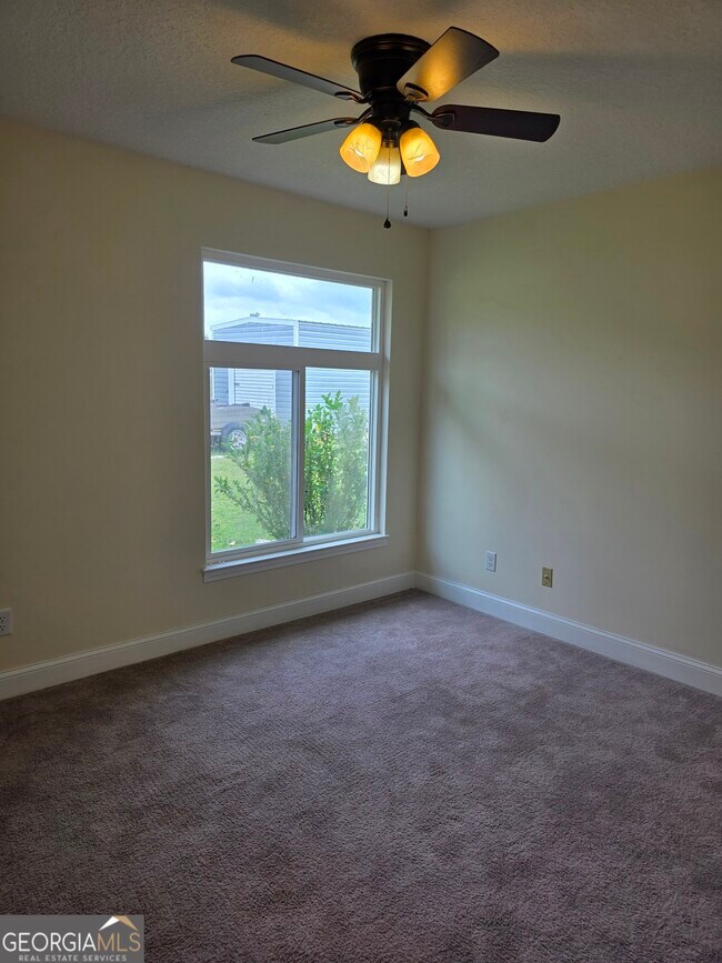 Building Photo - 516 Hide-A-Way Lk Lp
