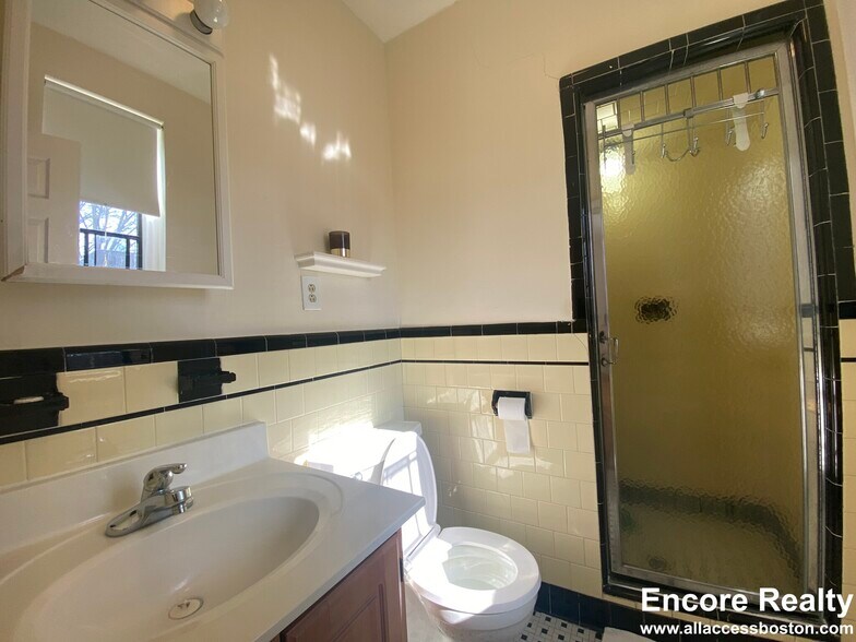 Building Photo - 61 Longwood Ave