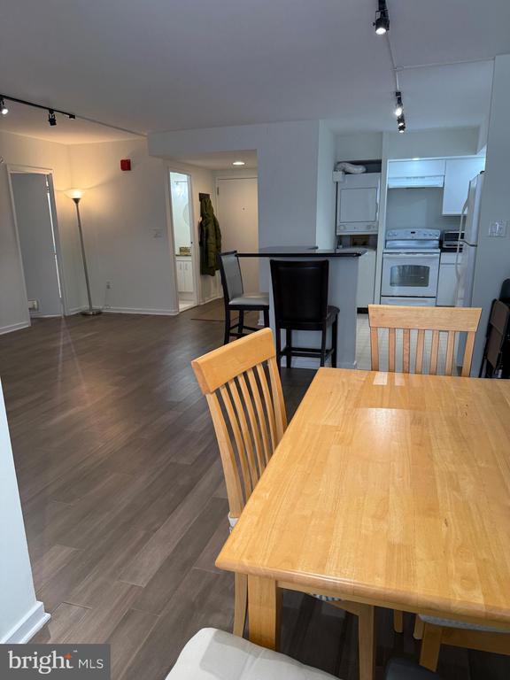 Building Photo - 200 Lombard St