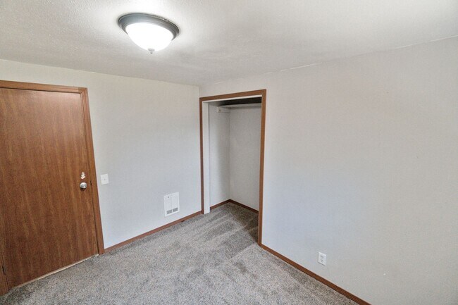 Building Photo - 908/910 East Rockwell Avenue