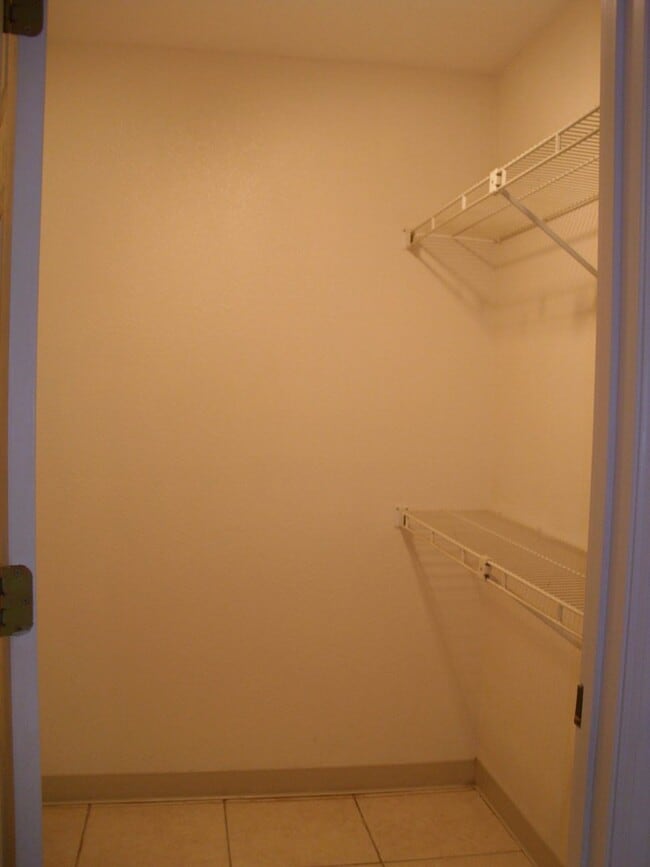 Building Photo - PRICE REDUCED! WELL MAINTAINED FLORIDA SHORES 2BR 1BA DUPLEX FOR RENT