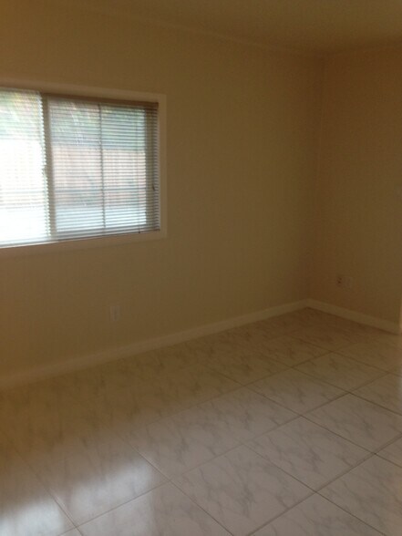 Building Photo - 1800 Devon Ct