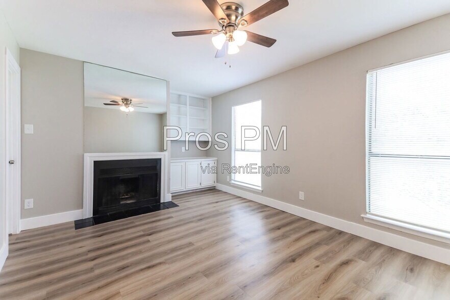 Building Photo - 14140 Haymeadow Dr