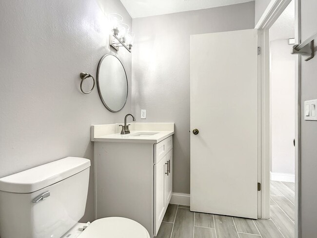 Building Photo - Beautiful 3 Bedroom, 2 Bath POOL Home with 2-Car Garage in the Heart of Hunters Creek!