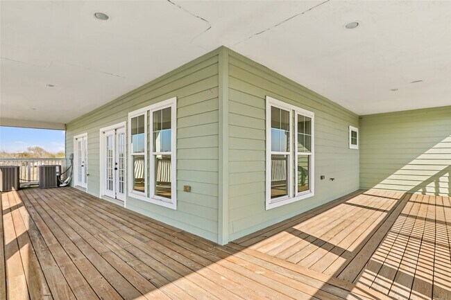 Building Photo - 205 Rue Orleans St