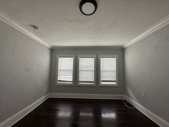 Building Photo - 1162 St Andrews Pl