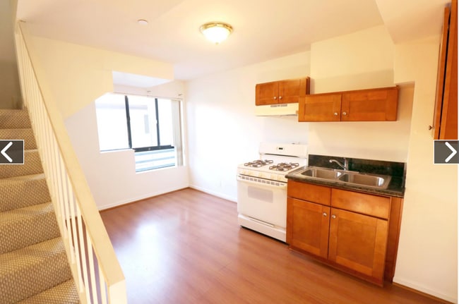 Primary Photo - 411 Palm Dr