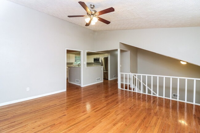 Building Photo - 249 Castleair Dr NE