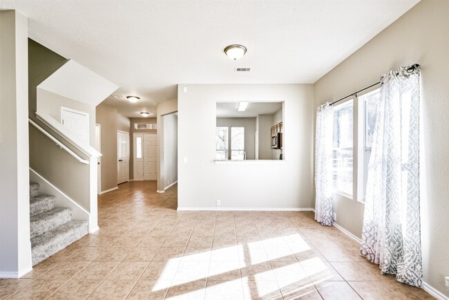 Building Photo - 6203 Gillian Park Dr