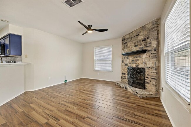 Building Photo - 2003 Dayflower Trce