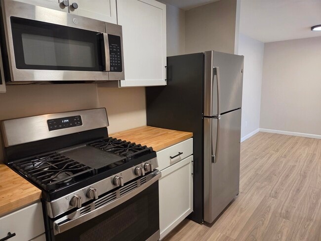 Primary Photo - 136 Mammoth Rd