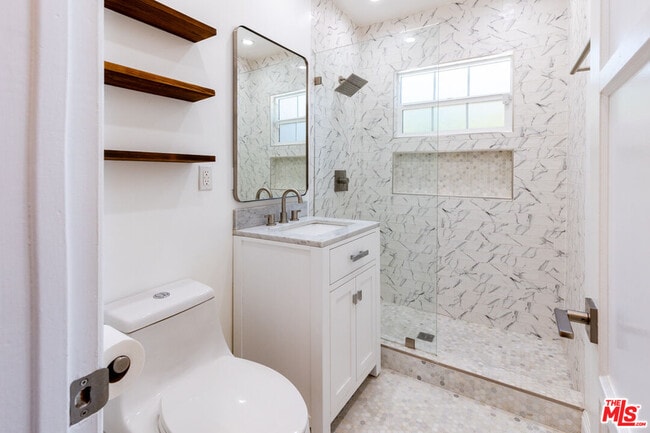 Building Photo - 5162 Lindley Ave