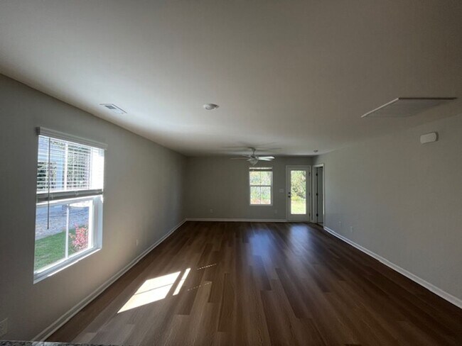 Building Photo - Cozy New-Build in Leland!