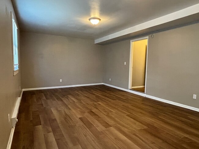 Building Photo - 4 Bed, 1.5 Bath Pet-Friendly Home with Fully Fenced Backyard