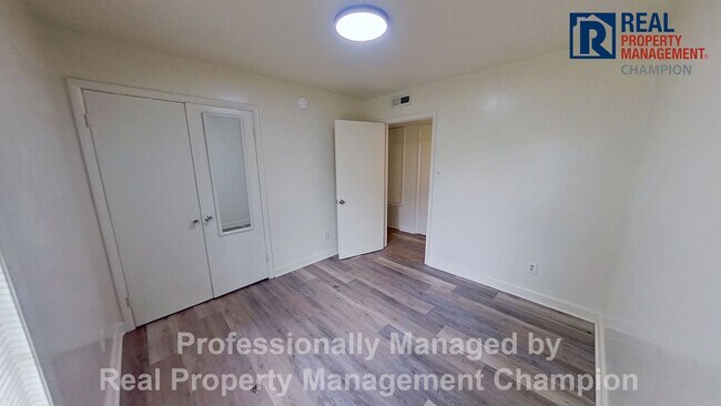 Building Photo - 2909 Spaulding Dr