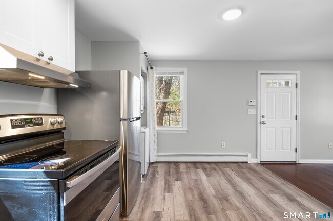 Building Photo - 224 Melville Dr