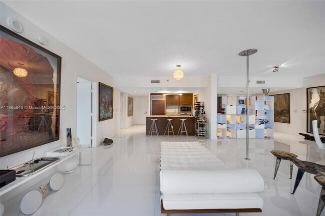 Building Photo - 475 Brickell Ave