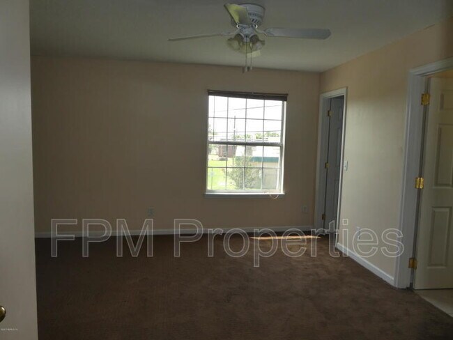 Building Photo - 1017 Crestwood St