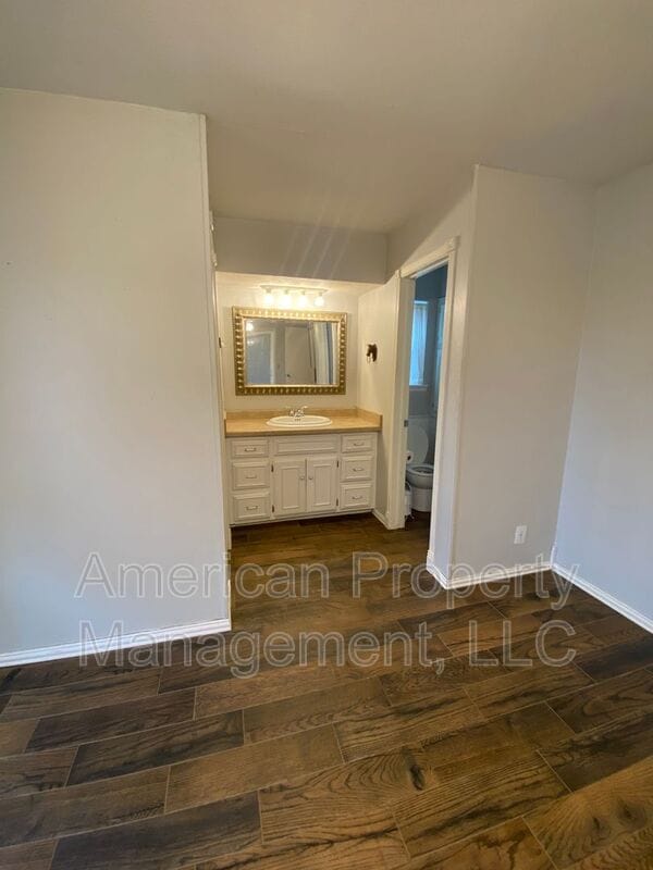 Building Photo - 1729 Melrose Dr