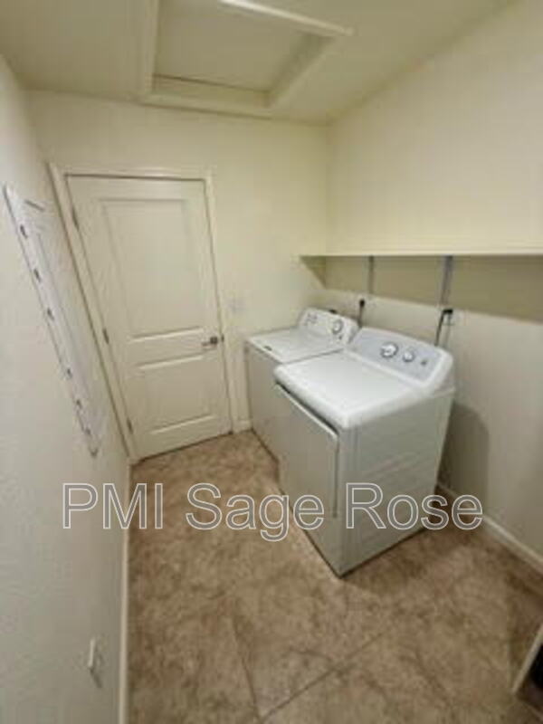 Building Photo - 8932 Coyote Blf Dr