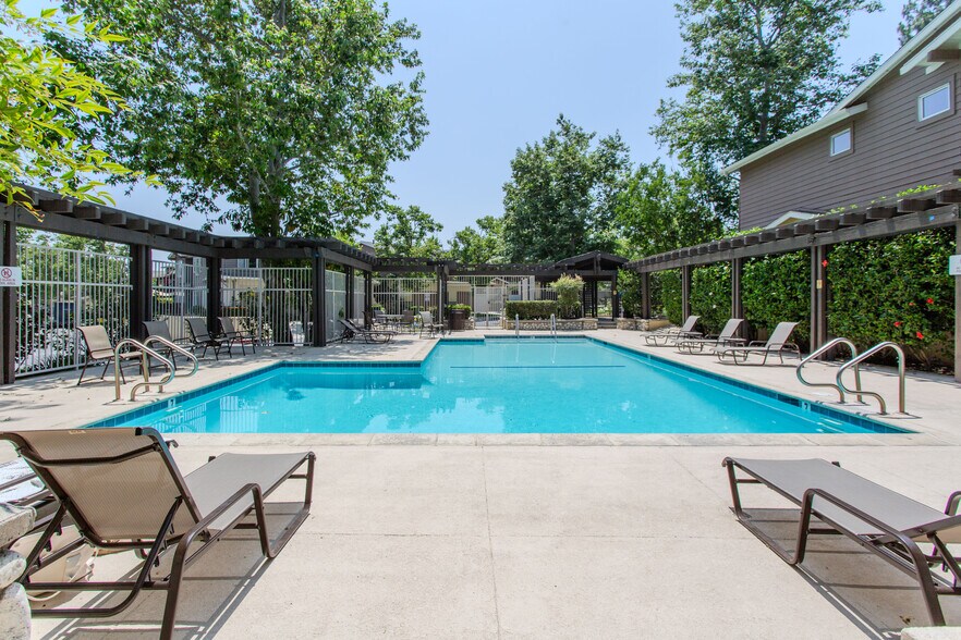community pool - 2759 Butter Creek Dr