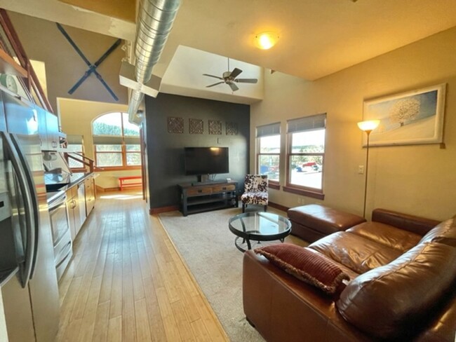 Building Photo - High-End, Modern, Industrial, 2BD, 1BA Condo