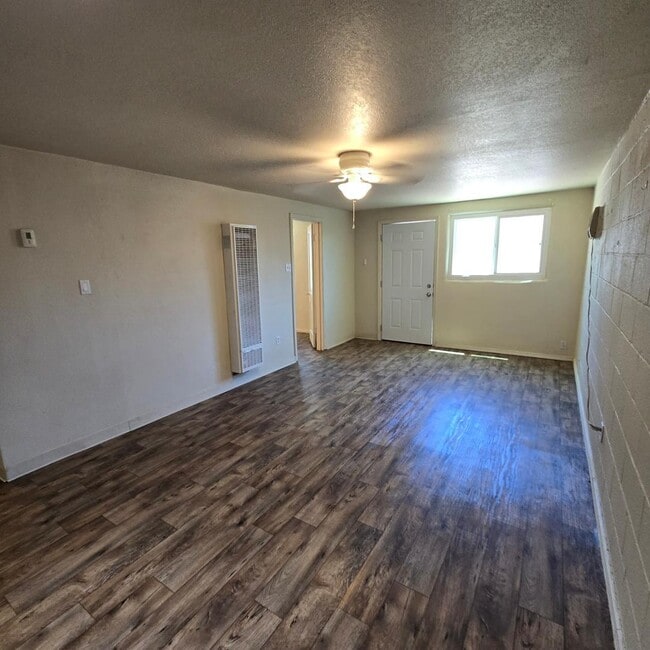 Building Photo - 541 Cardenas Dr SE