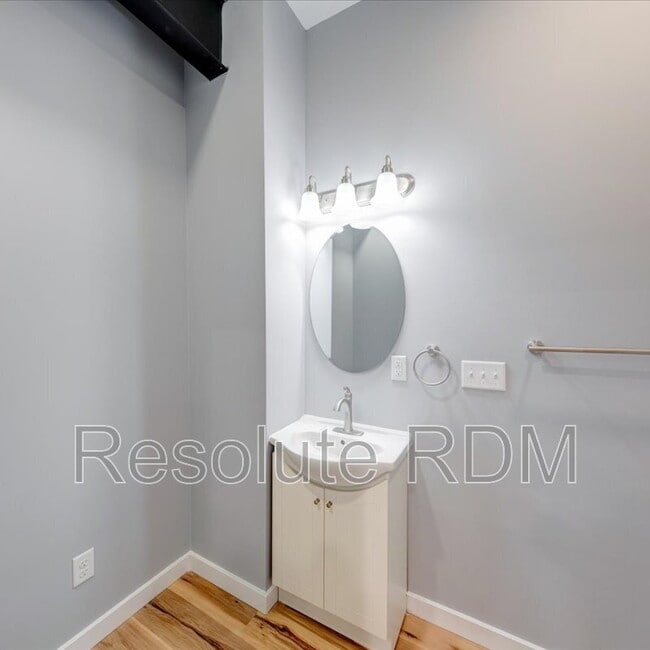 Building Photo - 804 N Locke St