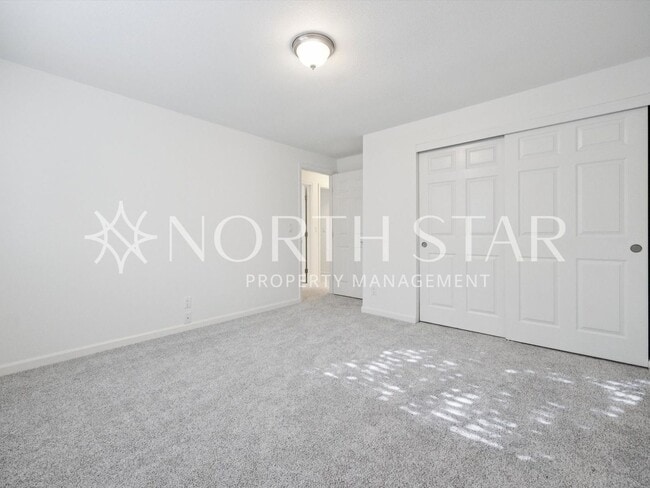 Building Photo - Beautifully Maintained Single-Level Home w...