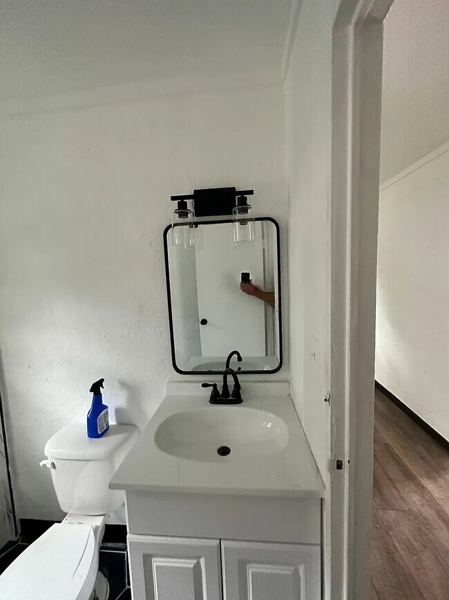 Building Photo - 112 Baptist Ct