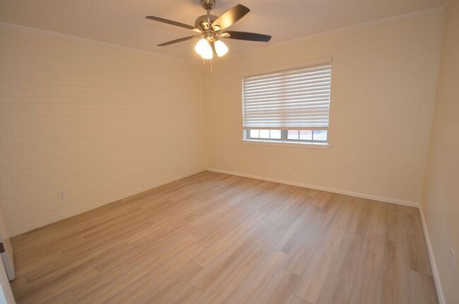 Building Photo - Tara Condos 2 Bed 1 Bath Apt NW 63rd & May...