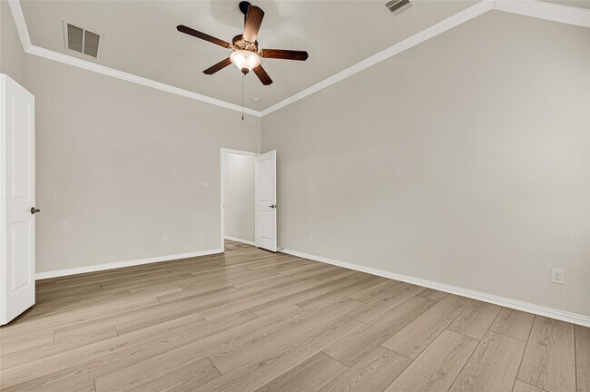 Building Photo - 2414 Willow Fall Ln