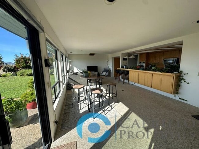 Building Photo - 2620 Deerpark Dr