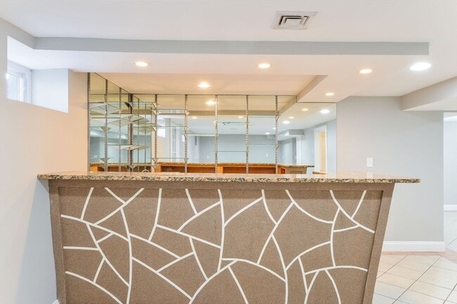 Building Photo - 325 Park Ave