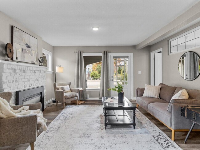 Building Photo - Charming Tacoma 2BR with Private Patio & RV Parking