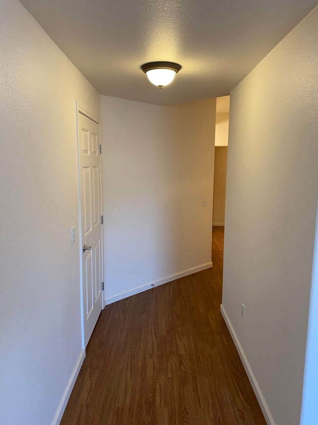 Building Photo - Summerlin!!! Gated!! Downstairs unit!! Tan...