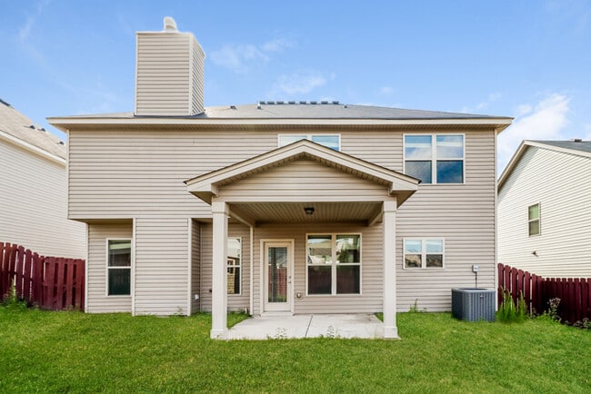 Building Photo - 2750 Huntcliffe Dr