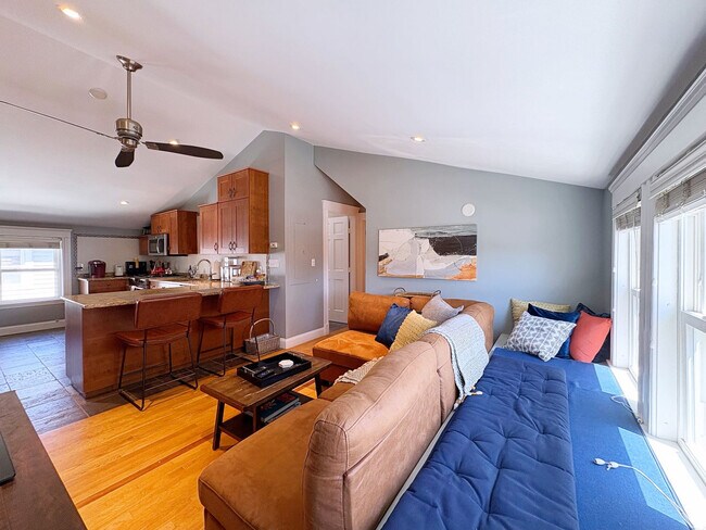 Building Photo - 247 Savin Hill Ave