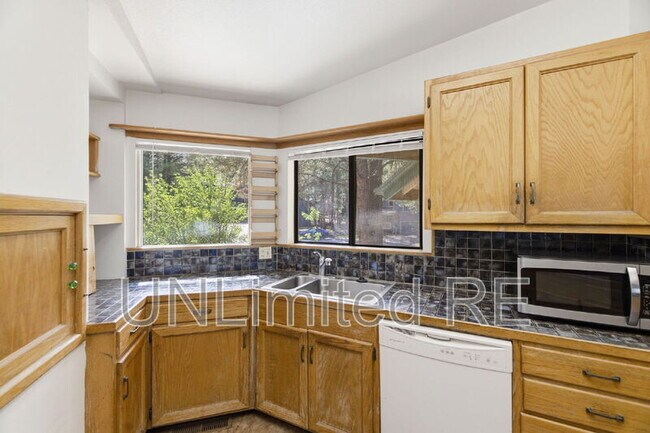 Building Photo - 1410 Inverrary Way