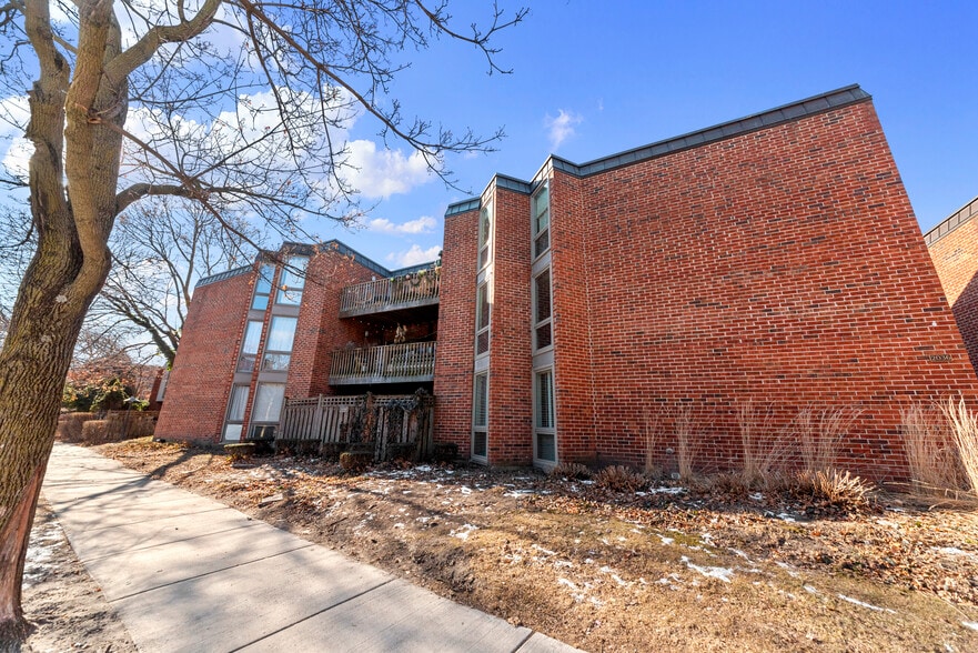 Building Photo - 2036 N Larrabee St